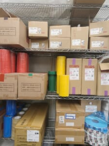 ポーラーベアーフーズ様の在庫置き場在庫置き場／資材棚の様子