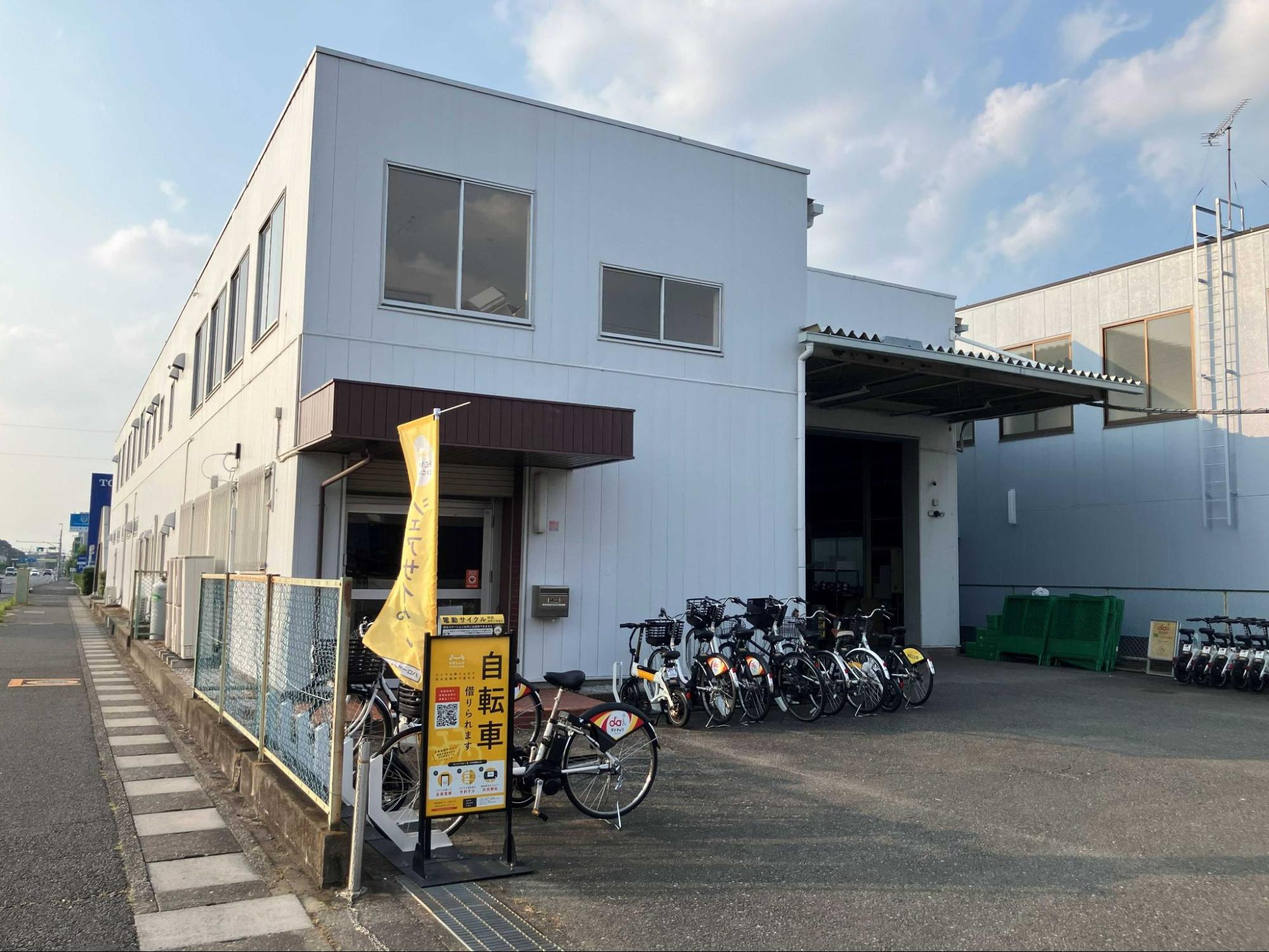 ポート(駐輪場)併設の倉庫兼事務所